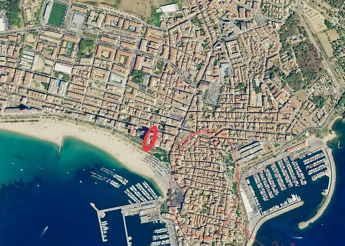 Апартаменты Seafront In *