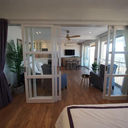 Апартаменты Seafront In