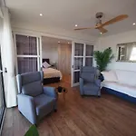 Apartment Seafront In